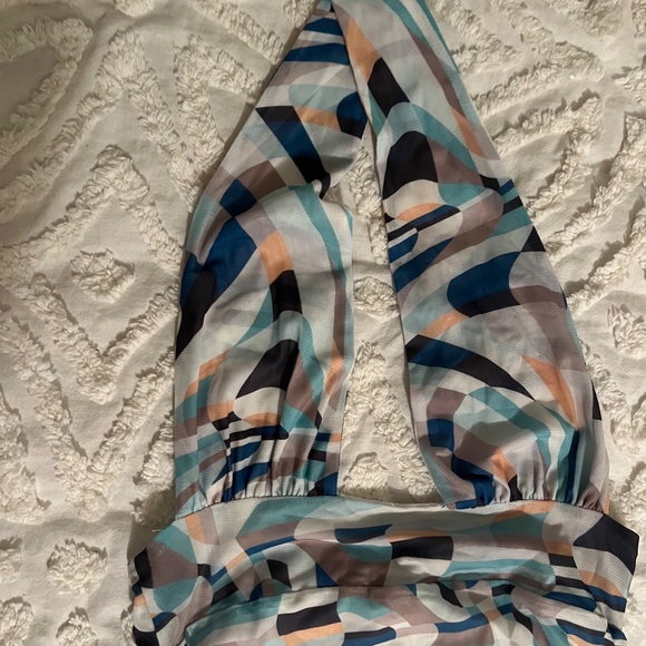 Multicolor patterned halter top dress - Picture 4 of 6